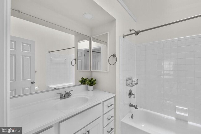 Building Photo - 14225 Jib St