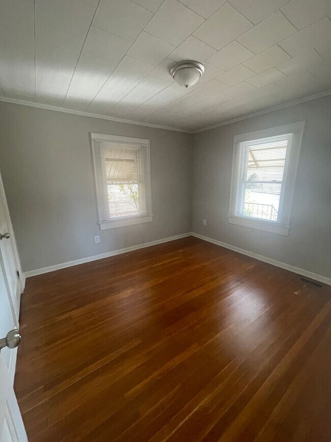 Building Photo - Adorable 3 bedroom 1 bath home Located in Hickory