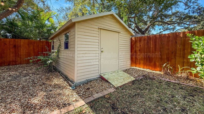 Building Photo - 4517 S Hesperides St