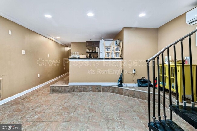 Building Photo - 1834 W Diamond St