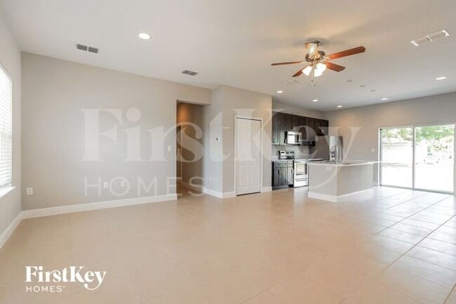 Building Photo - 568 Hummingbird Ct