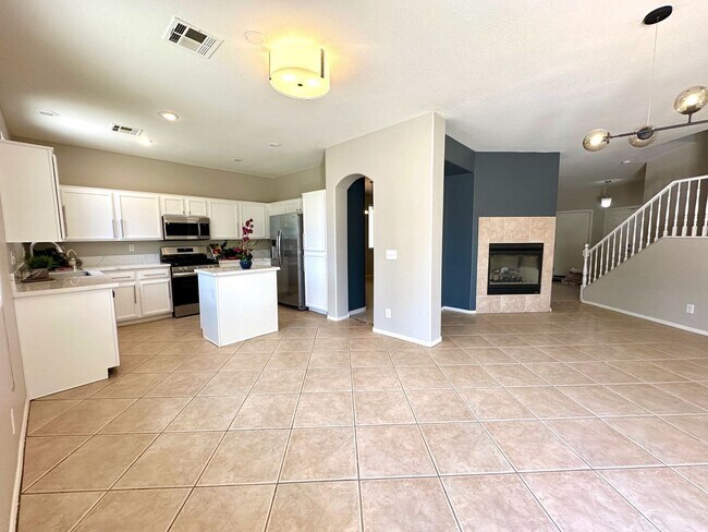 Building Photo - Available For viewing May 1, 2026. Beautiful SW Las Vegas Home. 4 Beds 2.5 Bath.