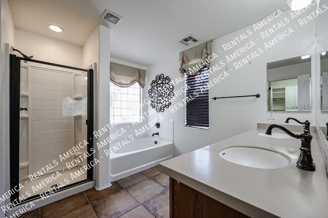 Building Photo - 1074 S Hawk Ln