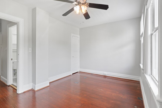 Building Photo - 209 Douglas St NE