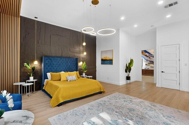 Building Photo - 3946 N Cresthaven Rd