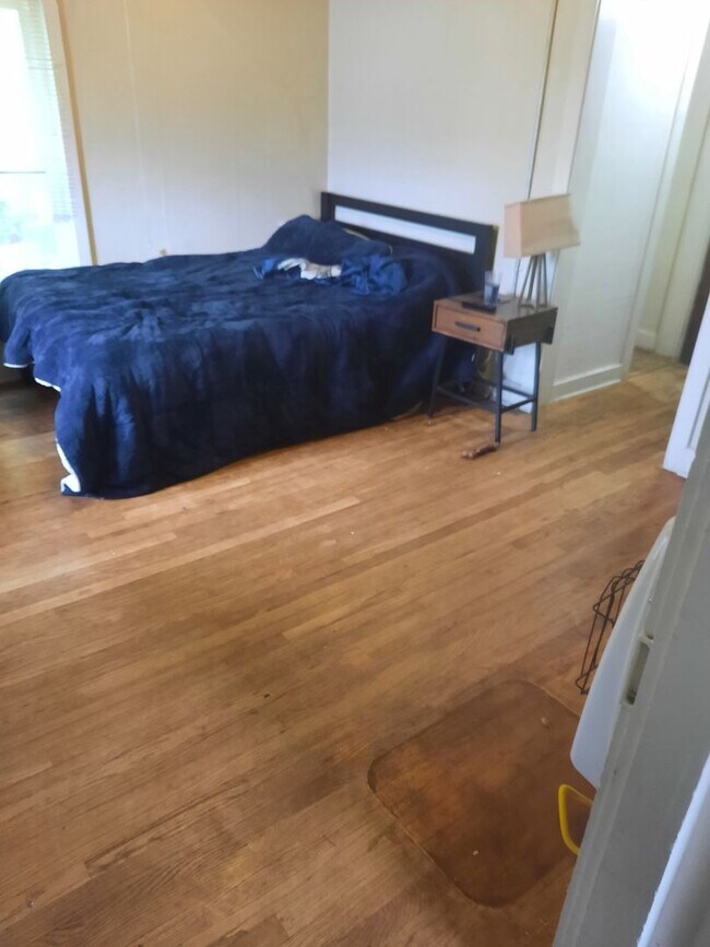 Building Photo - Bright Studio Apartment in Downtown Golden...