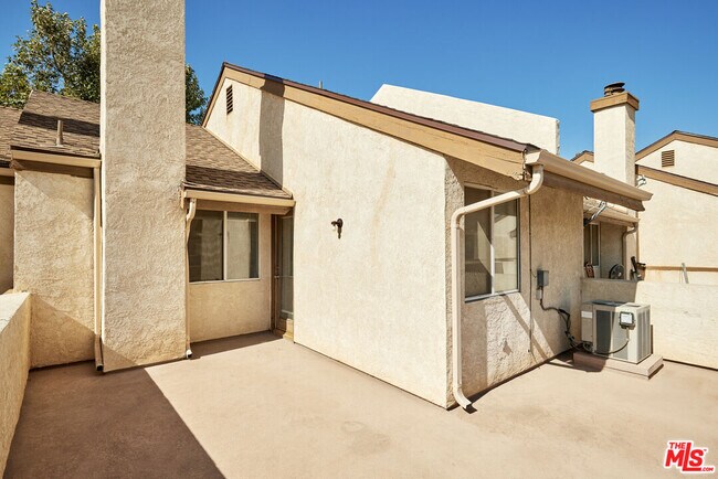 Building Photo - 1836 E Ave J2