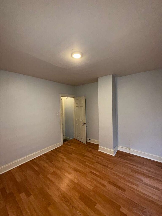 Building Photo - 27 Hewitt St