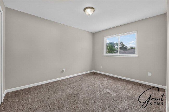 Building Photo - $1550 3 bedrooms