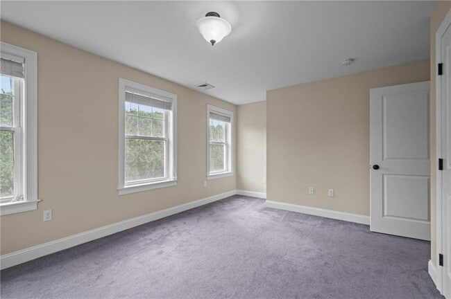 Building Photo - 20 Vanderbilt Ln
