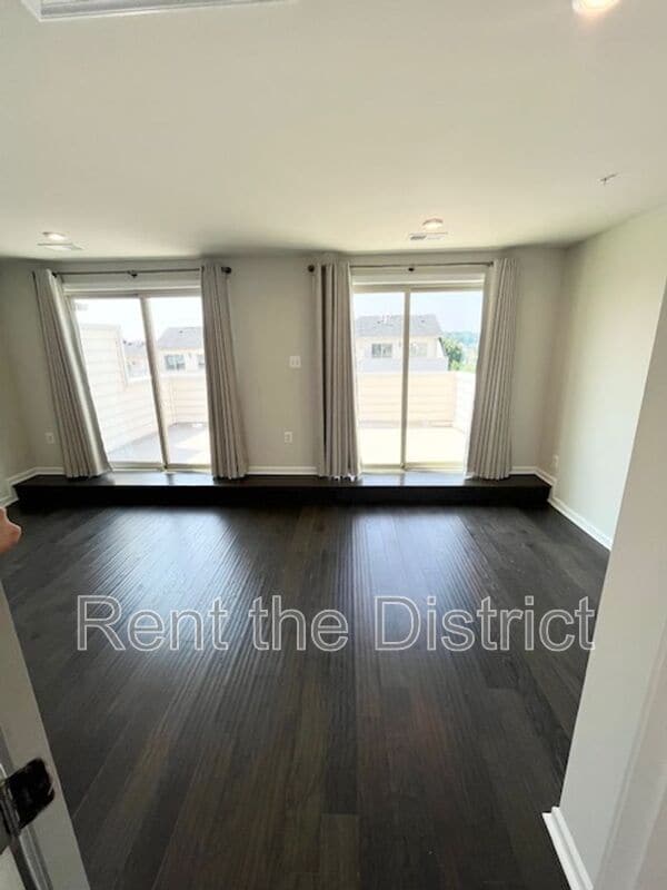 Building Photo - 3633 Jamison St NE