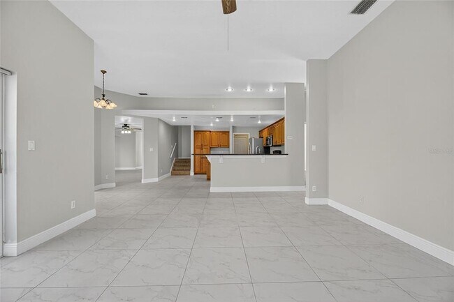 Building Photo - 172 Lake Shore Dr W