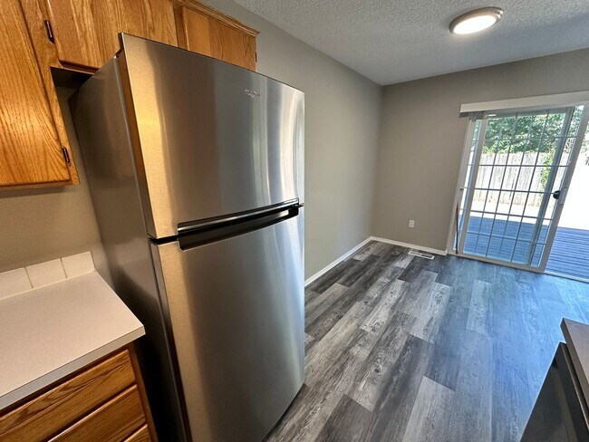 Building Photo - Lydia Court Duplex