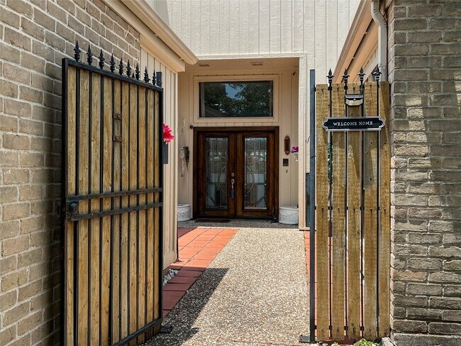 Building Photo - 2358 Binley Dr