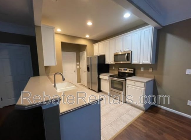 Building Photo - 11043 Castlemain Cir E