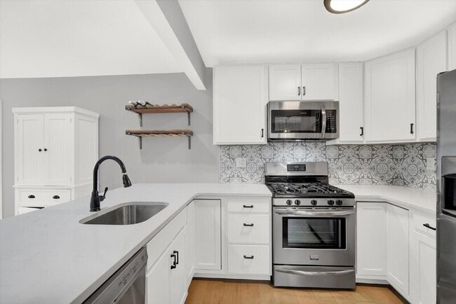 Building Photo - 10523 Howard Ave