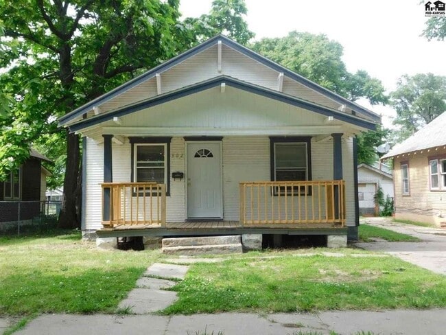 Primary Photo - 2 bed, 1 bath with bonus room