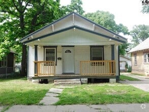 Building Photo - 2 bed, 1 bath with bonus room