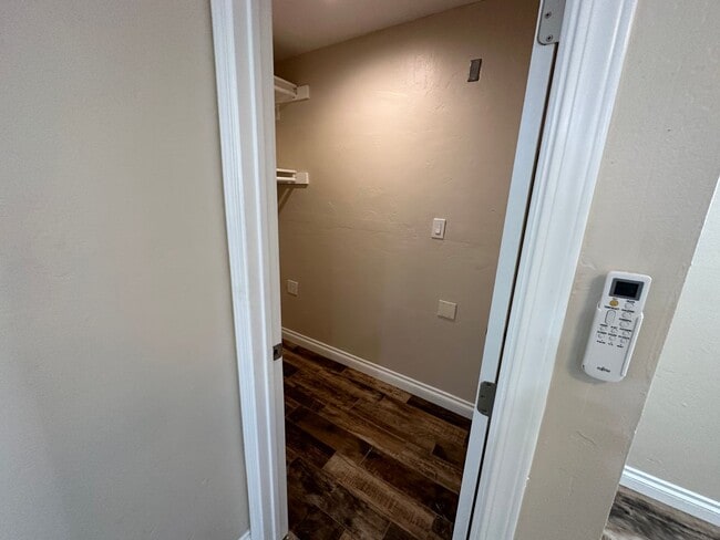 Building Photo - 678 N Shaffer St