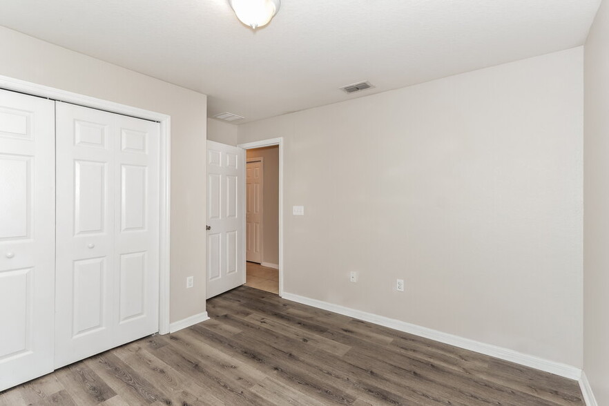 Building Photo - 5059 Belmont Park Ln