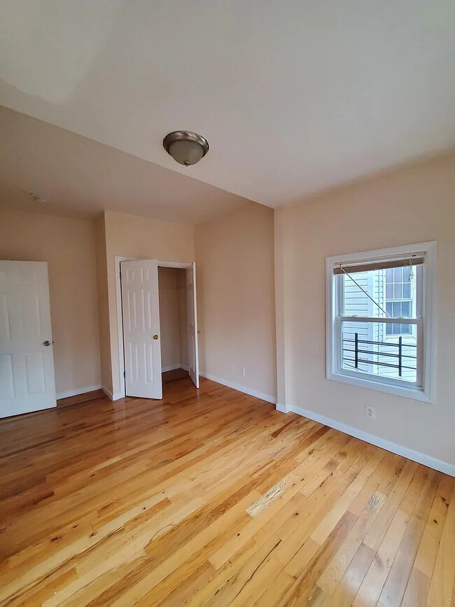 Building Photo - 855 S 15th St