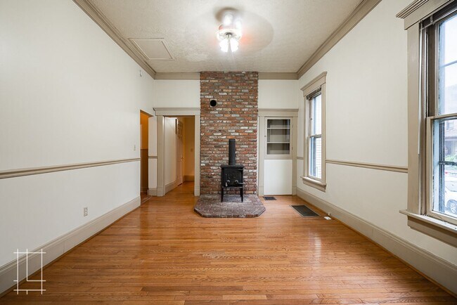 Building Photo - 836 Neil Ave