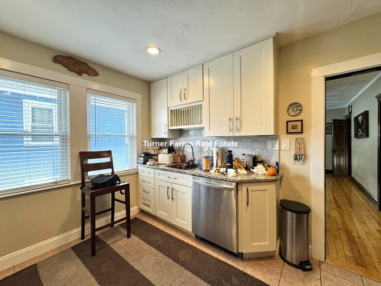 Building Photo - 77 Fairfax St