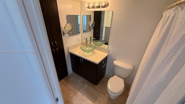 Building Photo - 2961 NE 185th St