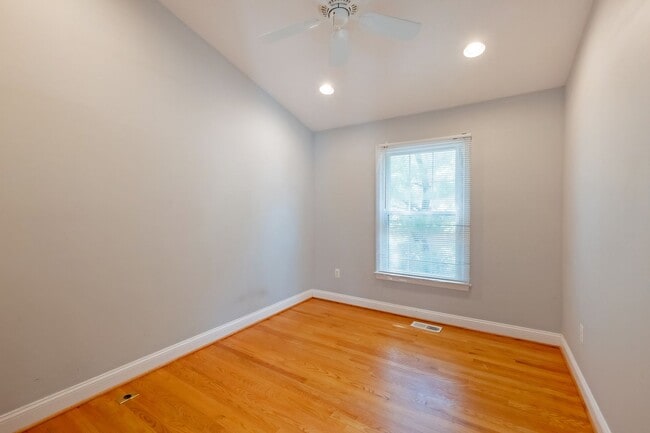 Building Photo - Great 3br 2.5 Bath Townhome in Rockville MD