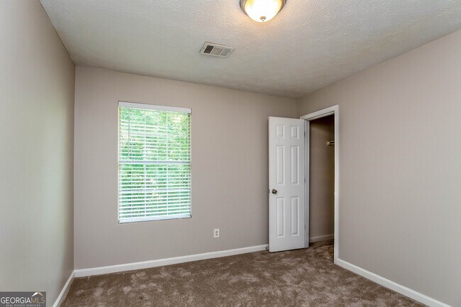 Building Photo - 1305 Sandybrook Ct