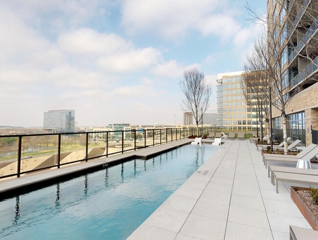 Building Photo - 7200 Kincaid-1444