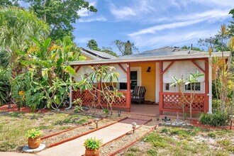 Building Photo - Fully Furnished Pool Home | Flexible Lease...