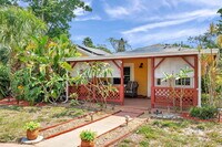Building Photo - Fully Furnished Pool Home | Flexible Lease...