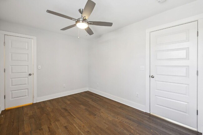 Building Photo - Grandeur in Germantown!