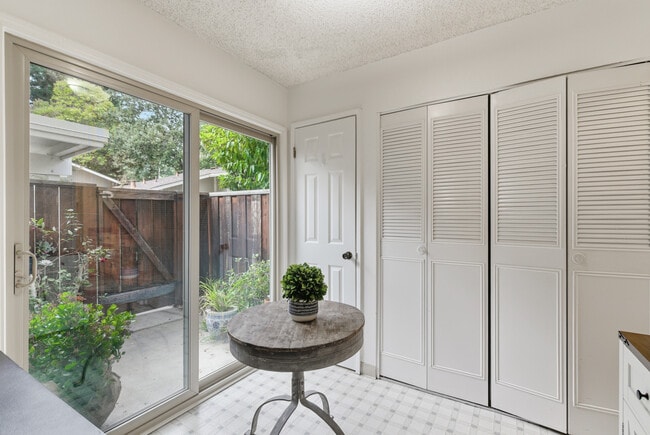 Building Photo - 1123 San Ramon Valley Blvd