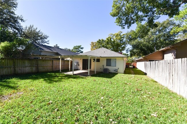 Building Photo - 8558 Laurel Trails Dr