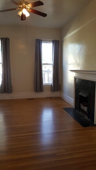 Building Photo - 627 Rose Ave