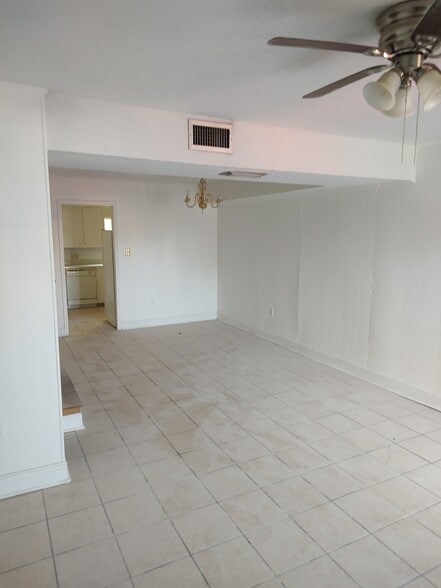 Building Photo - 1302 Hardy St