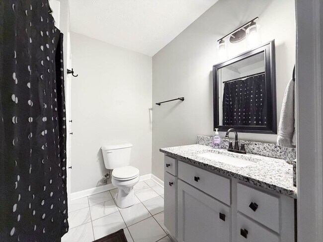 Building Photo - NO APPLICATION FEE FOR 72 HOURS! Spacious Fully-Furnished 5-Bedroom Home | Mid-Term Rental in Gre...