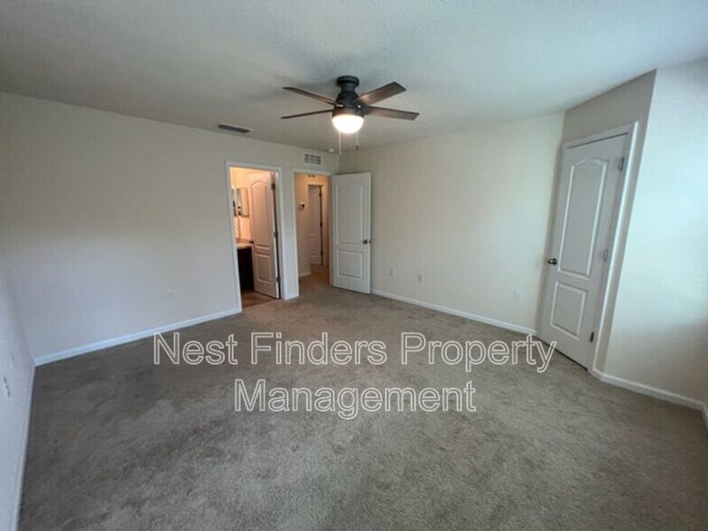 Building Photo - 726 Servia Dr