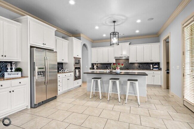 Building Photo - 5106 Sloan Cir