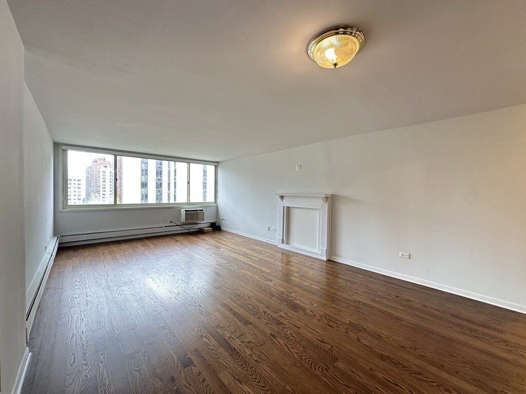 Building Photo - 1349 N Dearborn St