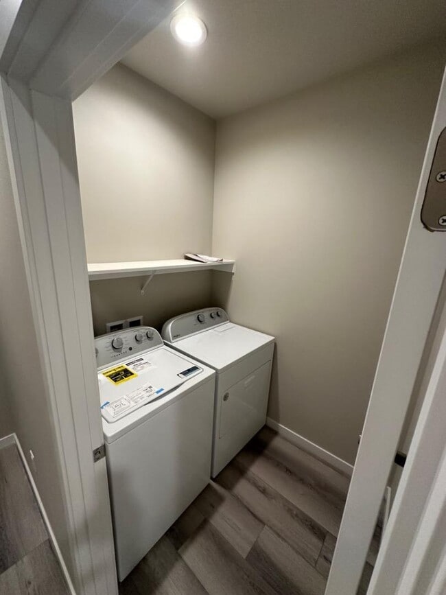 Building Photo - 9002 Nafizah Way