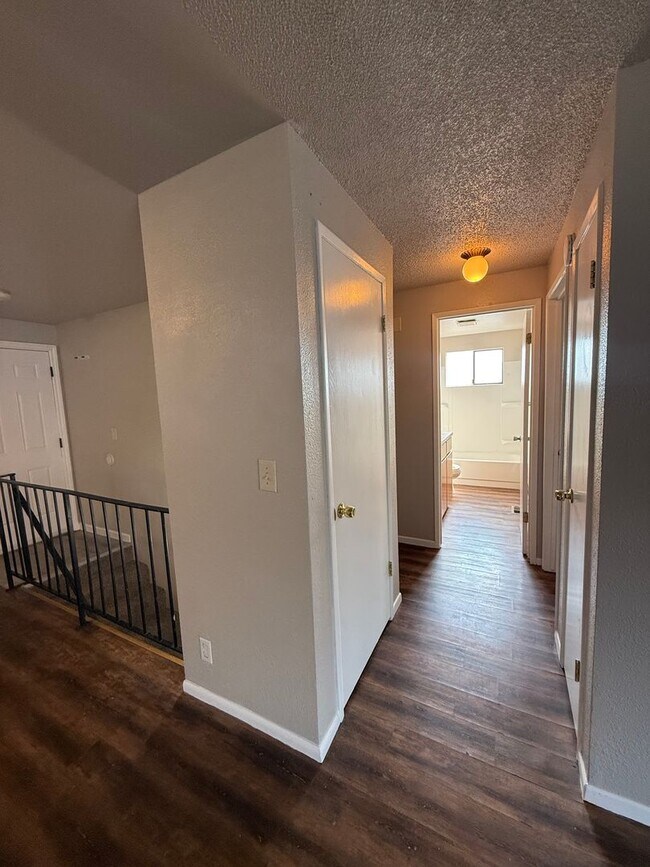 Building Photo - 2318-2320 E Dalke Ave  Owner selling