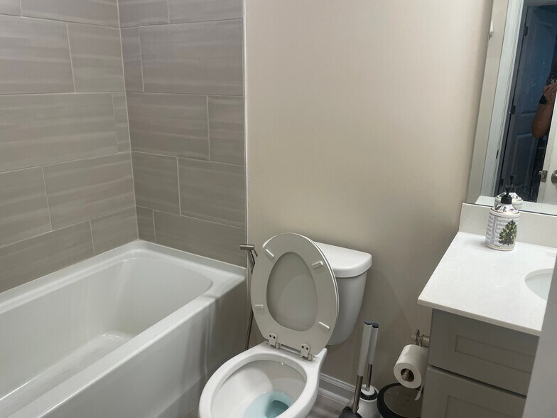 Building Photo - Room in Townhome on Citadel Ave