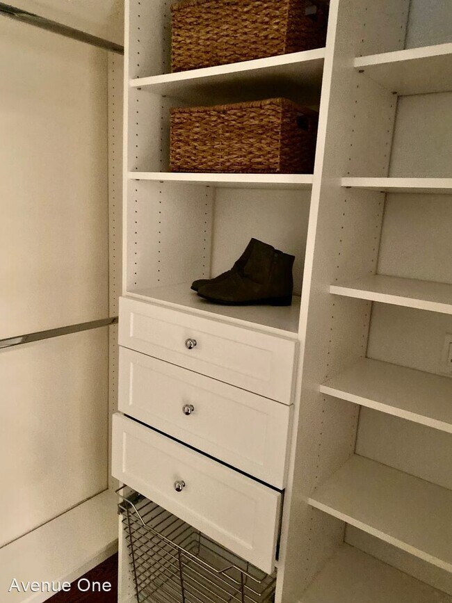 Building Photo - 4 br, 3 bath House - 10204 SE 27th St