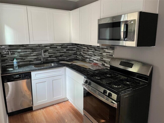 Building Photo - 204 E 30th St