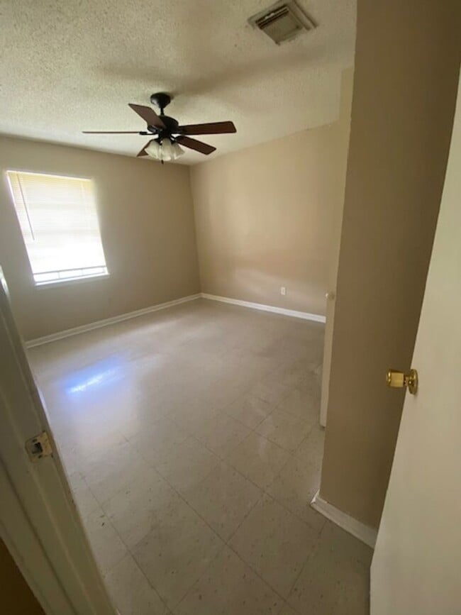 Building Photo - 3 Bed 2 Bath Home for Rent