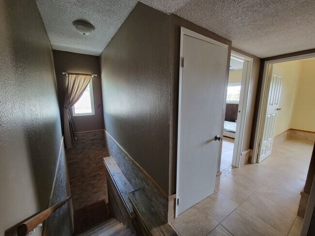 Building Photo - 230 Shadybrook Ln