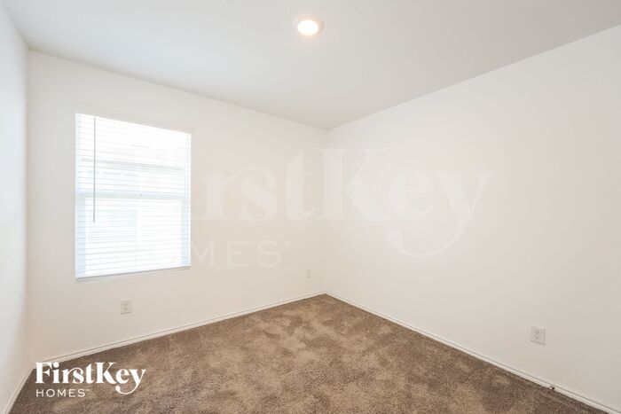Building Photo - 1347 White Willow